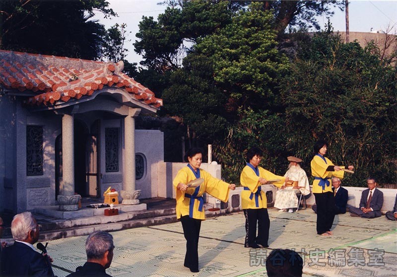 赤犬子ウンチケーの祈願　楚辺区（赤犬子宮）