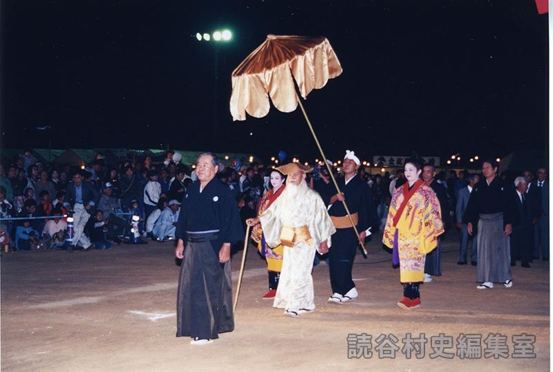 赤犬子入場　楚辺区（赤犬子琉球古典音楽大演奏会）