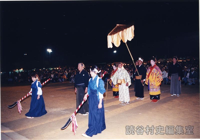 赤犬子入場　楚辺区（赤犬子琉球古典音楽大演奏会）