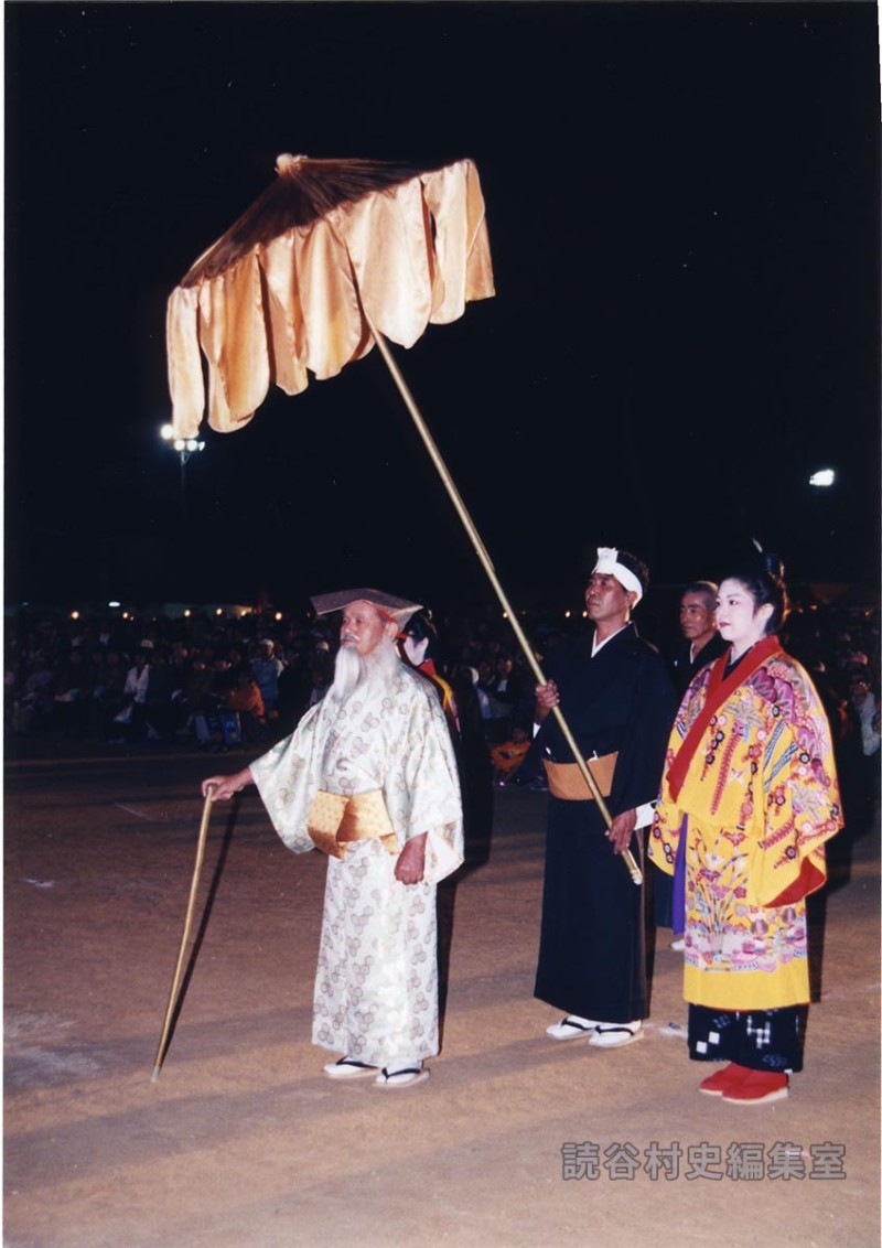 赤犬子入場　楚辺区（赤犬子琉球古典音楽大演奏会）