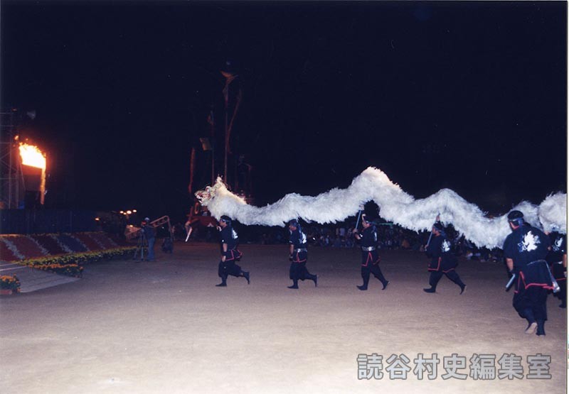 「宴」天空　喜名小学校PTA太鼓集団「白龍隊」（創作「進貢船」）