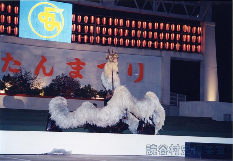 「宴」天空　喜名小学校PTA太鼓集団「白龍隊」（創作「進貢船」）