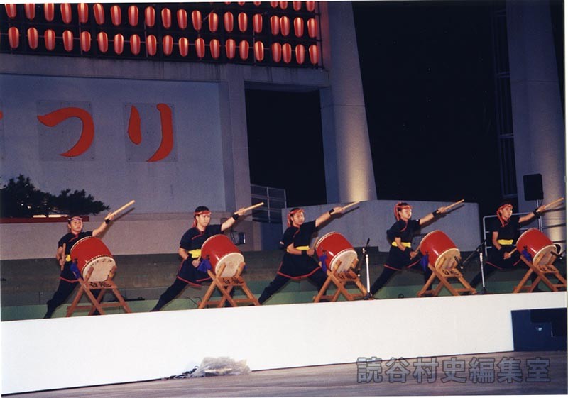 「宴」天空　喜名小学校PTA太鼓集団「白龍隊」（創作「進貢船」）