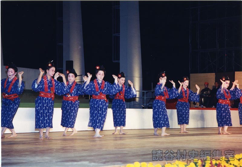 「宴」花の美童　稲嶺末子琉舞道場（創作「進貢船」）