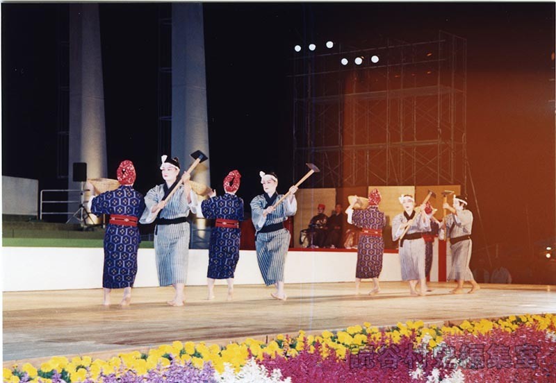 「宴」村興し　嘉手苅林一・幸代琉舞研究所（創作「進貢船」）