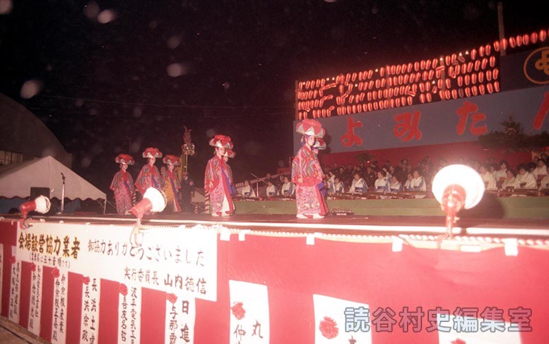 踊りクワディーサー（赤犬子琉球古典音楽大演奏会）