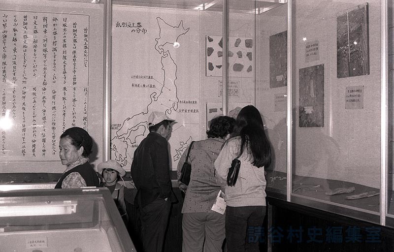 展示　読谷山花織（歴史民俗資料館）