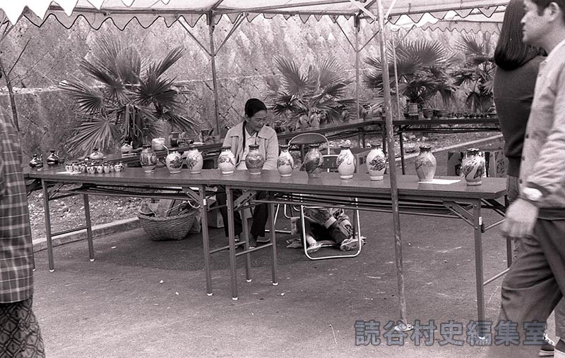 会場風景　やちむん（歴史民俗資料館）