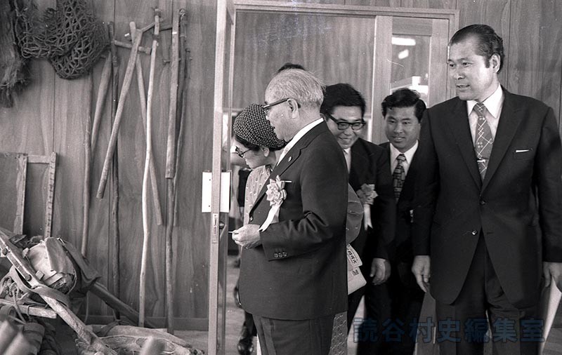 資料館見学　屋良朝苗県知事（歴史民俗資料館）