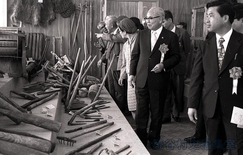 資料館見学　屋良朝苗県知事（歴史民俗資料館）