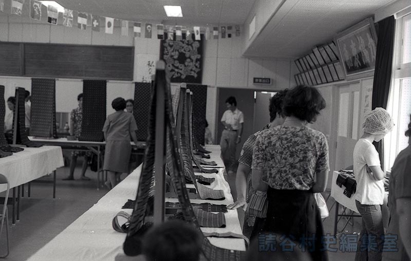 読谷山花織展示会（座喜味公民館）