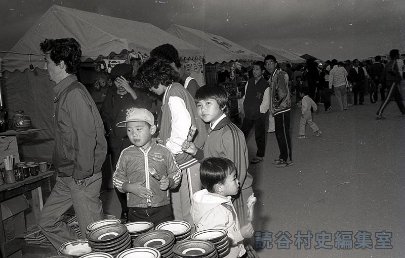 会場風景　読谷山焼やちむんバザー
