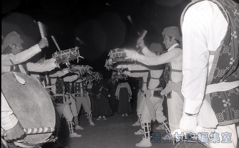 赤犬子入場　青年会（赤犬子琉球古典音楽大演奏会）