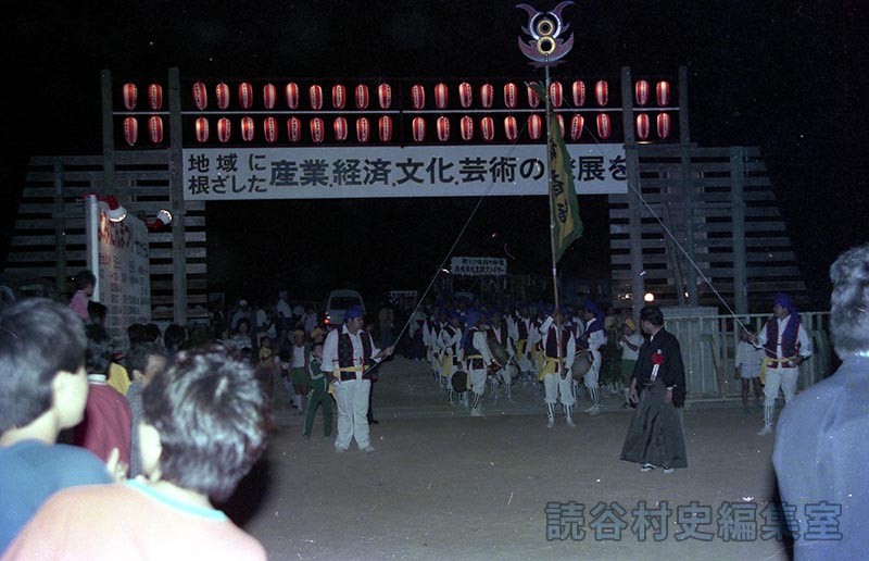 赤犬子入場　楚辺区（赤犬子琉球古典音楽大演奏会）