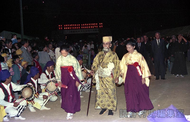 赤犬子入場　楚辺区（赤犬子琉球古典音楽大演奏会）