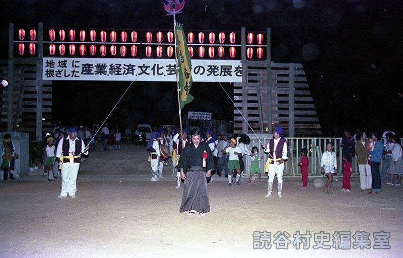 赤犬子入場　楚辺区（赤犬子琉球古典音楽大演奏会）