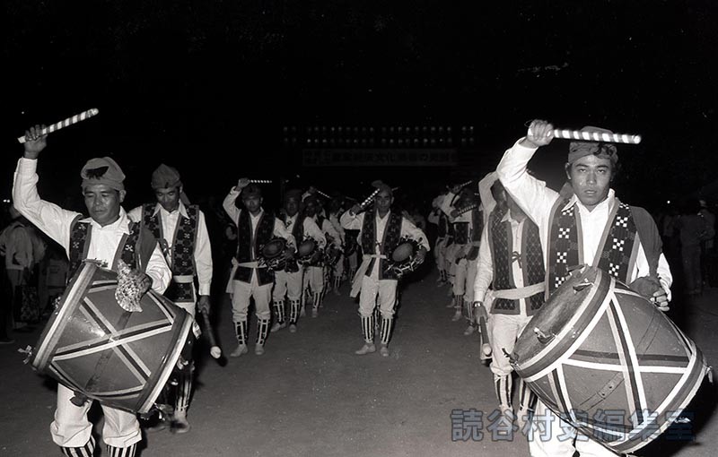 赤犬子入場　楚辺区（赤犬子琉球古典音楽大演奏会）