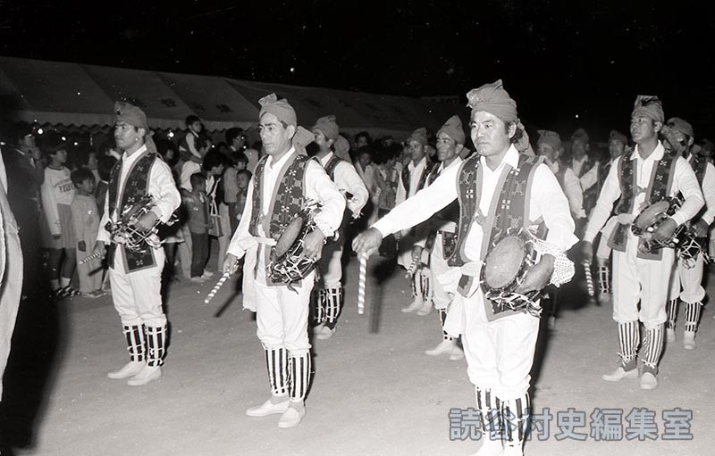 赤犬子入場　楚辺区（赤犬子琉球古典音楽大演奏会）