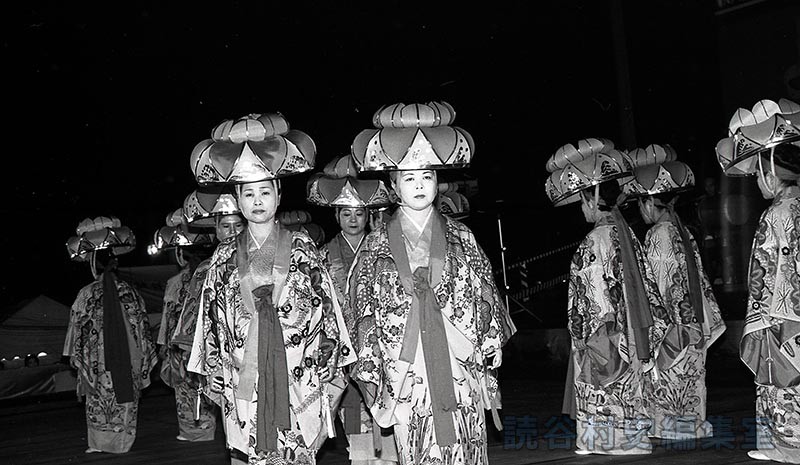 踊りクワディーサー　婦人会（創作「進貢船」）