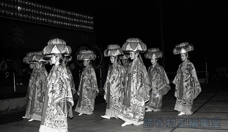 踊りクワディーサー　婦人会（創作「進貢船」）