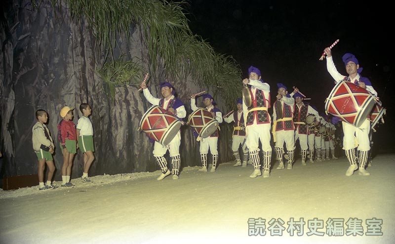 赤犬子入場　楚辺区（赤犬子琉球古典音楽大演奏会）