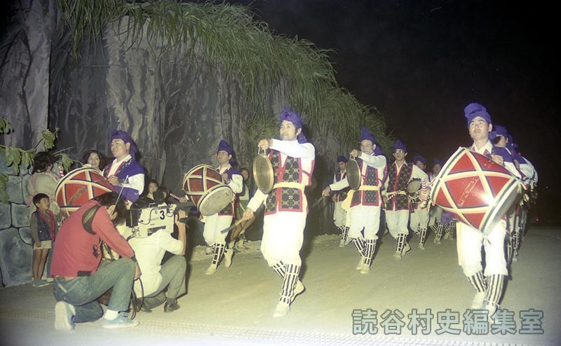 赤犬子入場　楚辺区（赤犬子琉球古典音楽大演奏会）