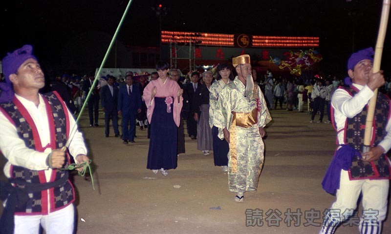 赤犬子入場　楚辺区（赤犬子琉球古典音楽大演奏会）