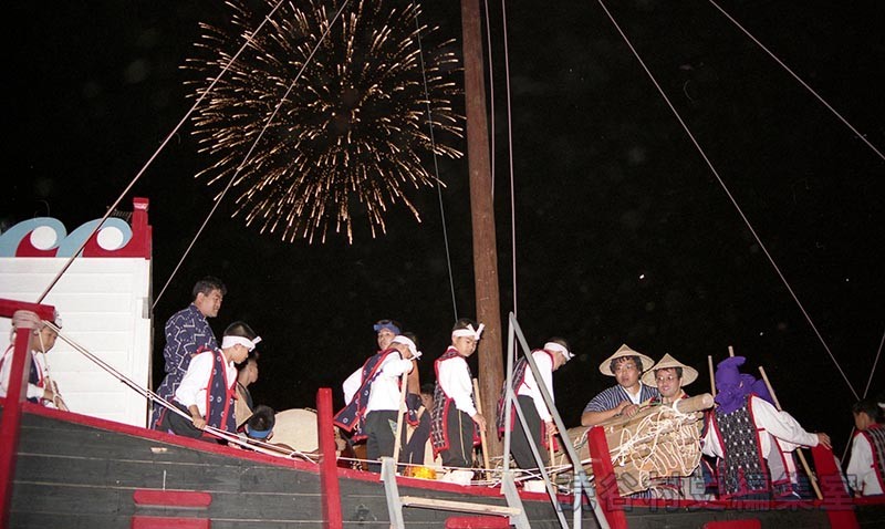 会場風景　進貢船　花火
