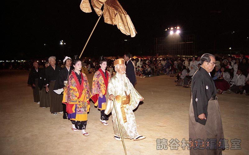 赤犬子退場　楚辺区（赤犬子琉球古典音楽大演奏会）