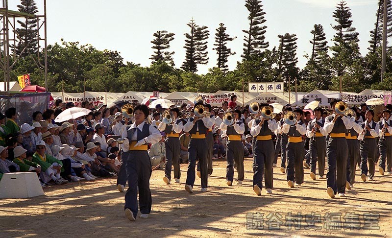 マーチング　古堅中学校吹奏楽部