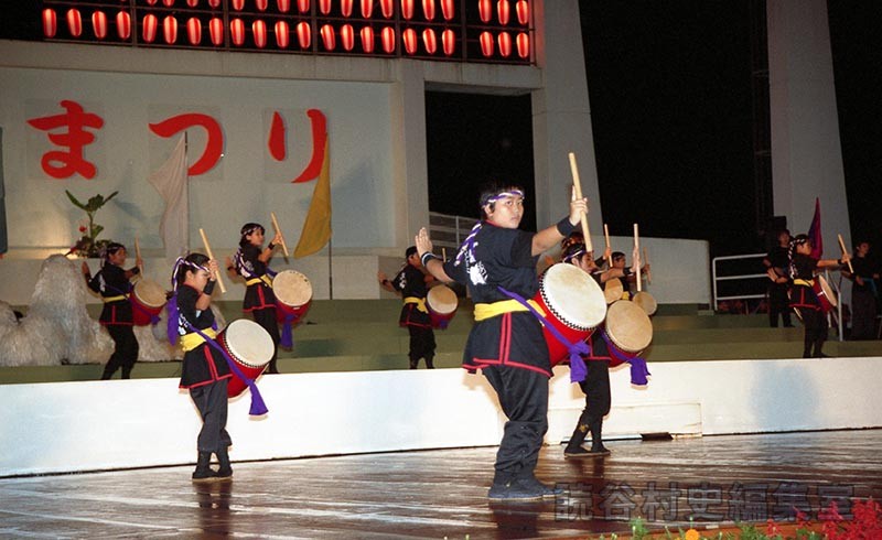 「宴」ビバ白龍2000　喜名小PTAパーランクー隊「白龍」（創作「進貢船」）