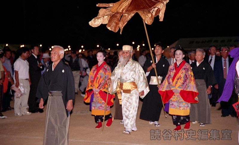 赤犬子入場　楚辺区（赤犬子琉球古典音楽大演奏会）