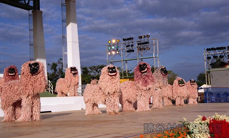獅子舞　渡慶次子ども獅子舞クラブ（受け継ごう読谷の心）