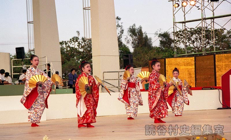 ハーベール小　嘉手刈幸代琉舞研究所（受け継ごう読谷の心）