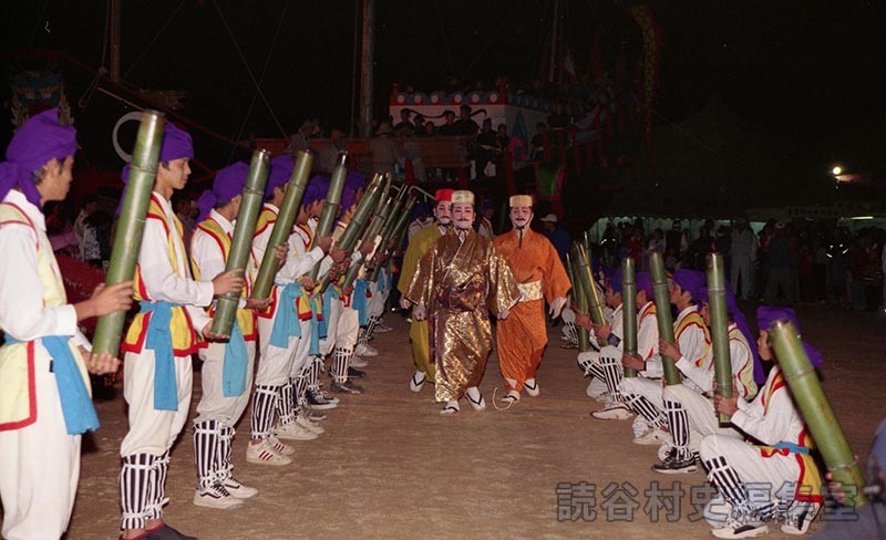 「航」たいまつ隊　読谷高校（創作「進貢船」）