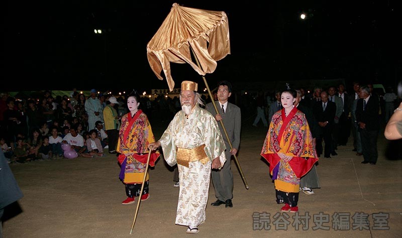 赤犬子入場　楚辺区（赤犬子琉球古典音楽大演奏会）