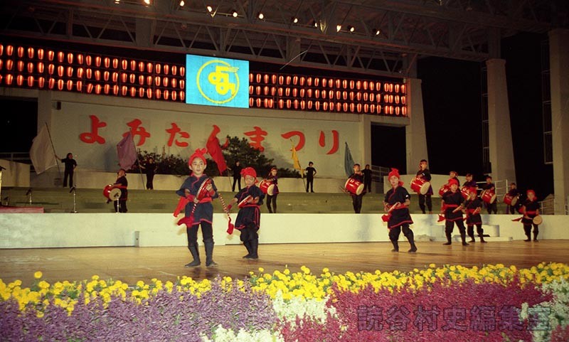 「宴」天空　喜名小学校PTA太鼓集団「白龍隊」（創作「進貢船」）