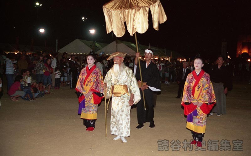 赤犬子入場　楚辺区（赤犬子琉球古典音楽大演奏会）