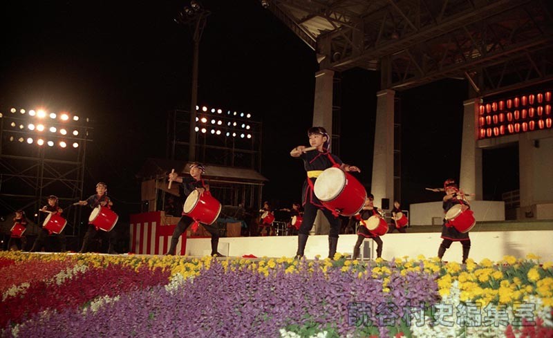 「宴」天空　喜名小学校PTA太鼓集団「白龍隊」（創作「進貢船」）