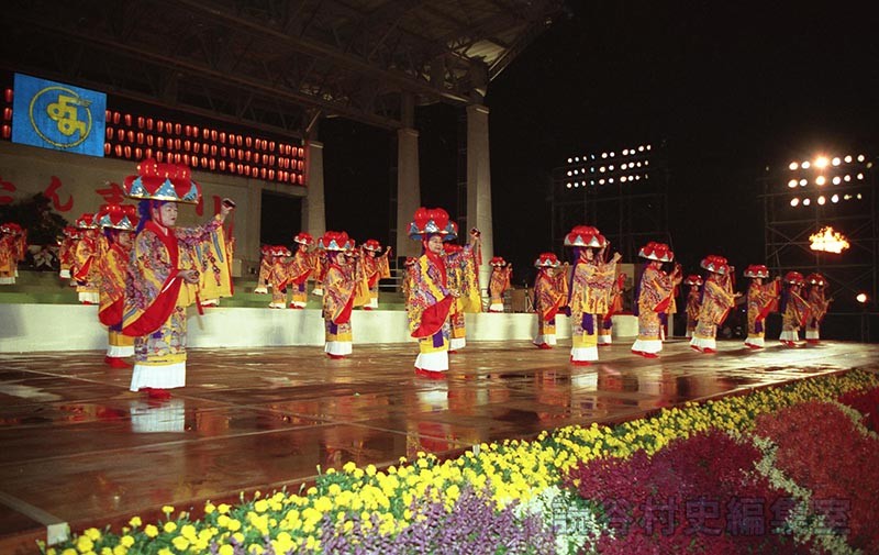 「送」踊りクワディーサー　字婦人会（創作「進貢船」）