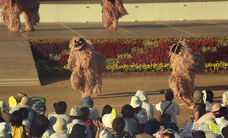 獅子舞　渡慶次子ども獅子舞クラブ（受け継ごう読谷の心）