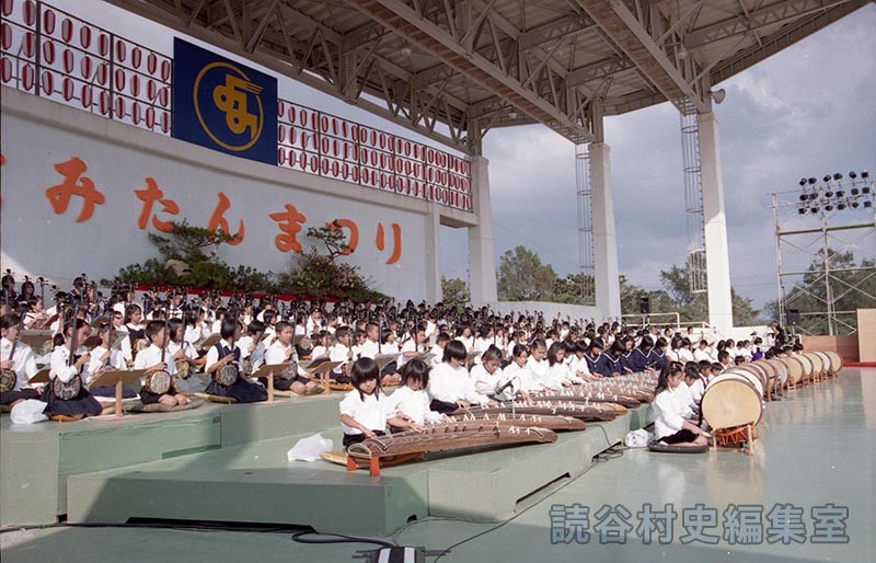 三線・箏・太鼓演奏　村内小中学校・保育園児（受け継ごう読谷の心）