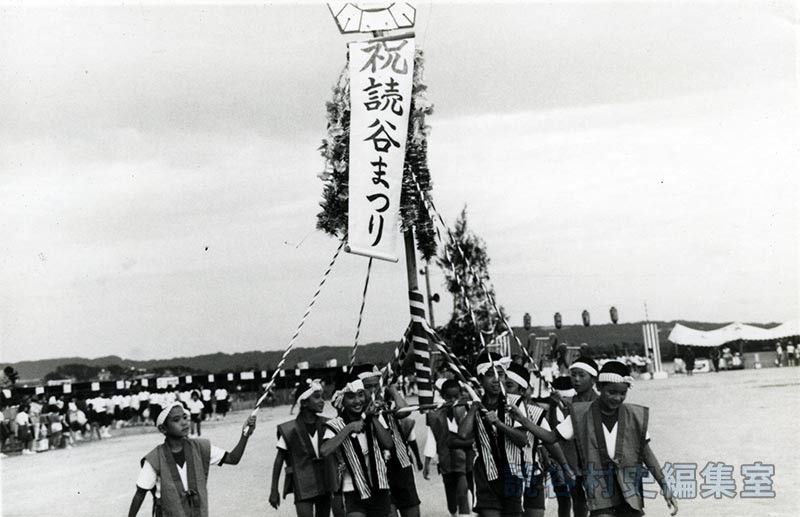 手づくりの旗頭　喜名小学校