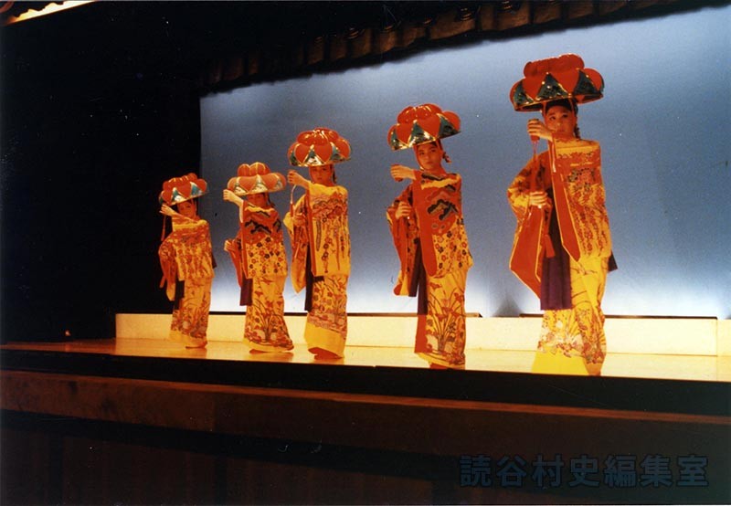 踊りクワディーサー　村内各賞受賞者（古典舞踊発表会）