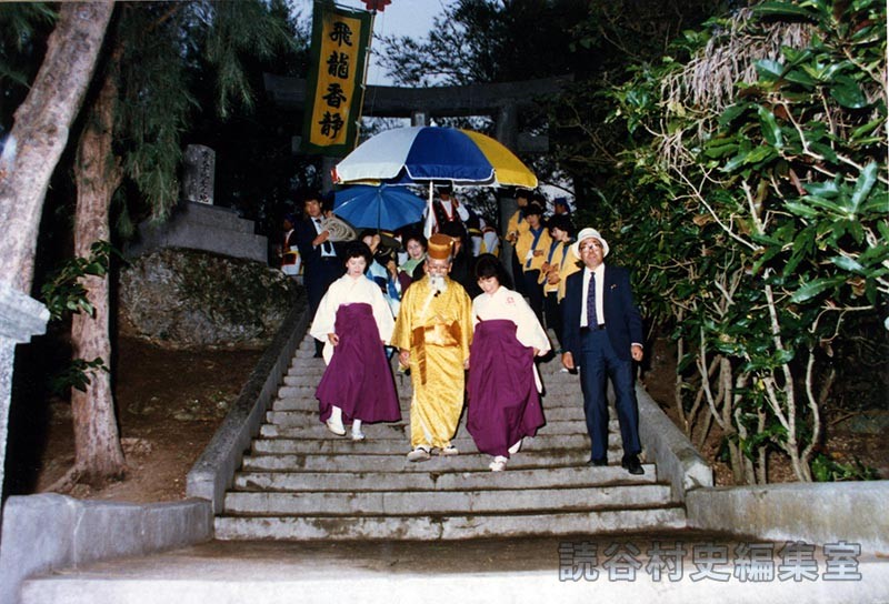 赤犬子大主前ウンチケー　赤犬子宮にて