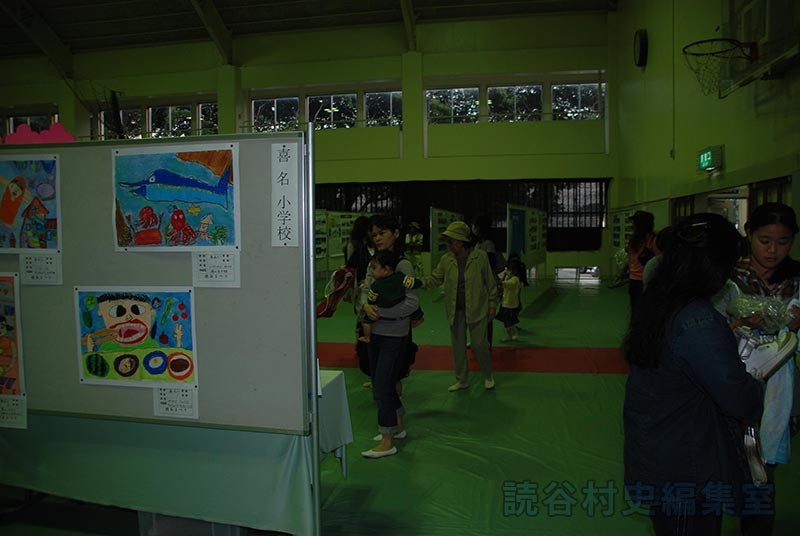 会場風景　総合作品展示会　喜名小学校（体育センター）
