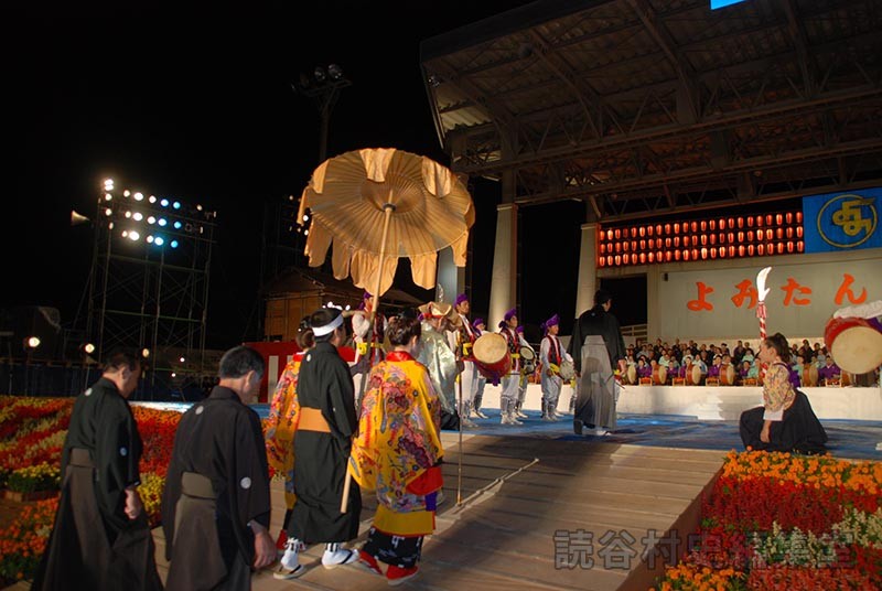 赤犬子入場　楚辺区（赤犬子琉球古典音楽大演奏会）