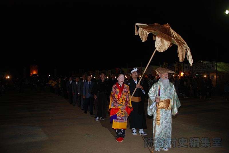 赤犬子入場　楚辺区（赤犬子琉球古典音楽大演奏会）