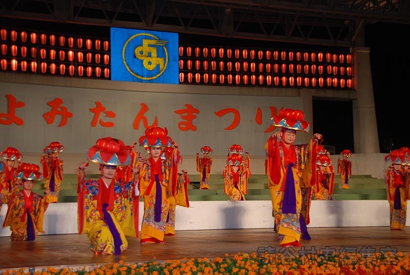 「送」踊りクワディーサー　字婦人会（創作「進貢船」）