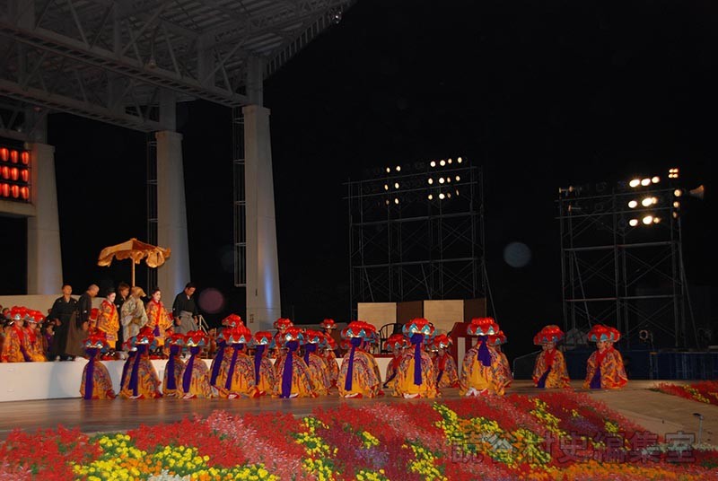 踊りクワディーサー　字婦人会（赤犬子琉球古典音楽大演奏会）